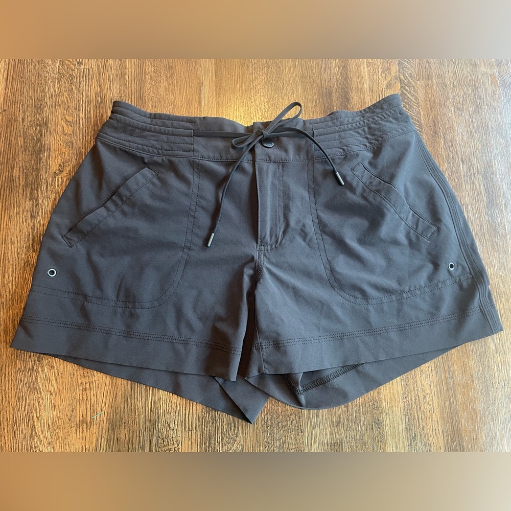 Athleta Black Shorts Activewear Hiking Walking Beach Summer - Size 6
